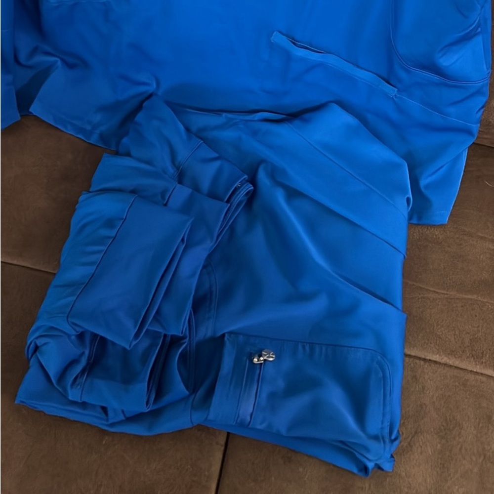 Beyond Scrub Set - Picture 4 of 4